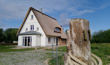 Reethaus Strandgut - geräumiges FH, 5 Schlafzimmer, Sauna und 3 Terrassen, Balkon