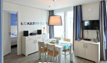 Apartment 34 "OstseeZeit", Blickrichtung Binnenhafen Nord/Offenes Meer