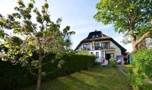 Ferienhaus in Groß Zicker mit Terrasse, Garten und Grill