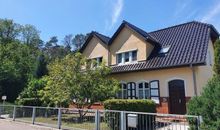 Geräumiges und liebevoll eingerichtetes Ferienhaus für bis zu zehn Personen mit Terrasse und Grill im Garten