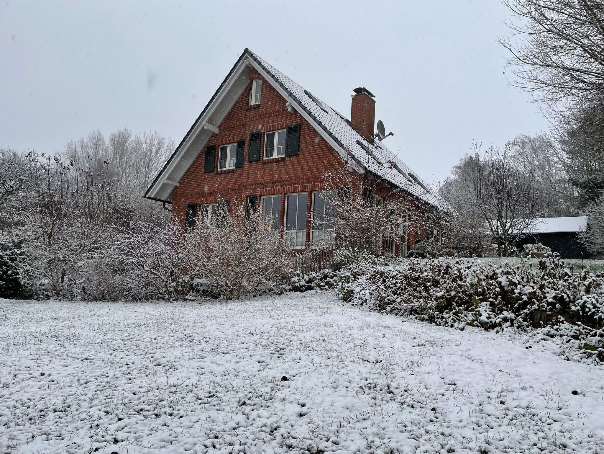 Ein Steinwurf zum Ostseestrand: Ferienwohnung Martha mit Terrasse