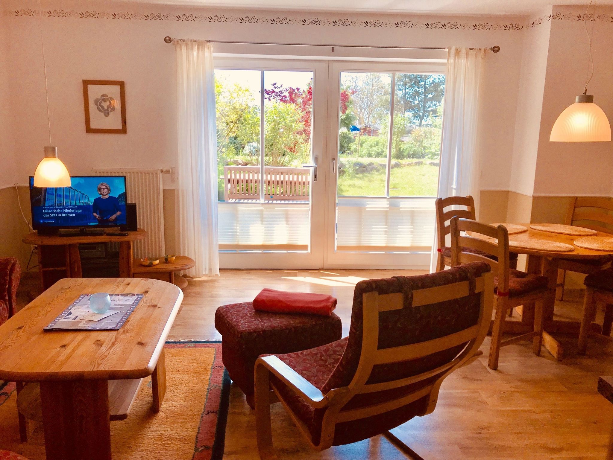 Ein Steinwurf zum Ostseestrand: Ferienwohnung Martha mit Terrasse