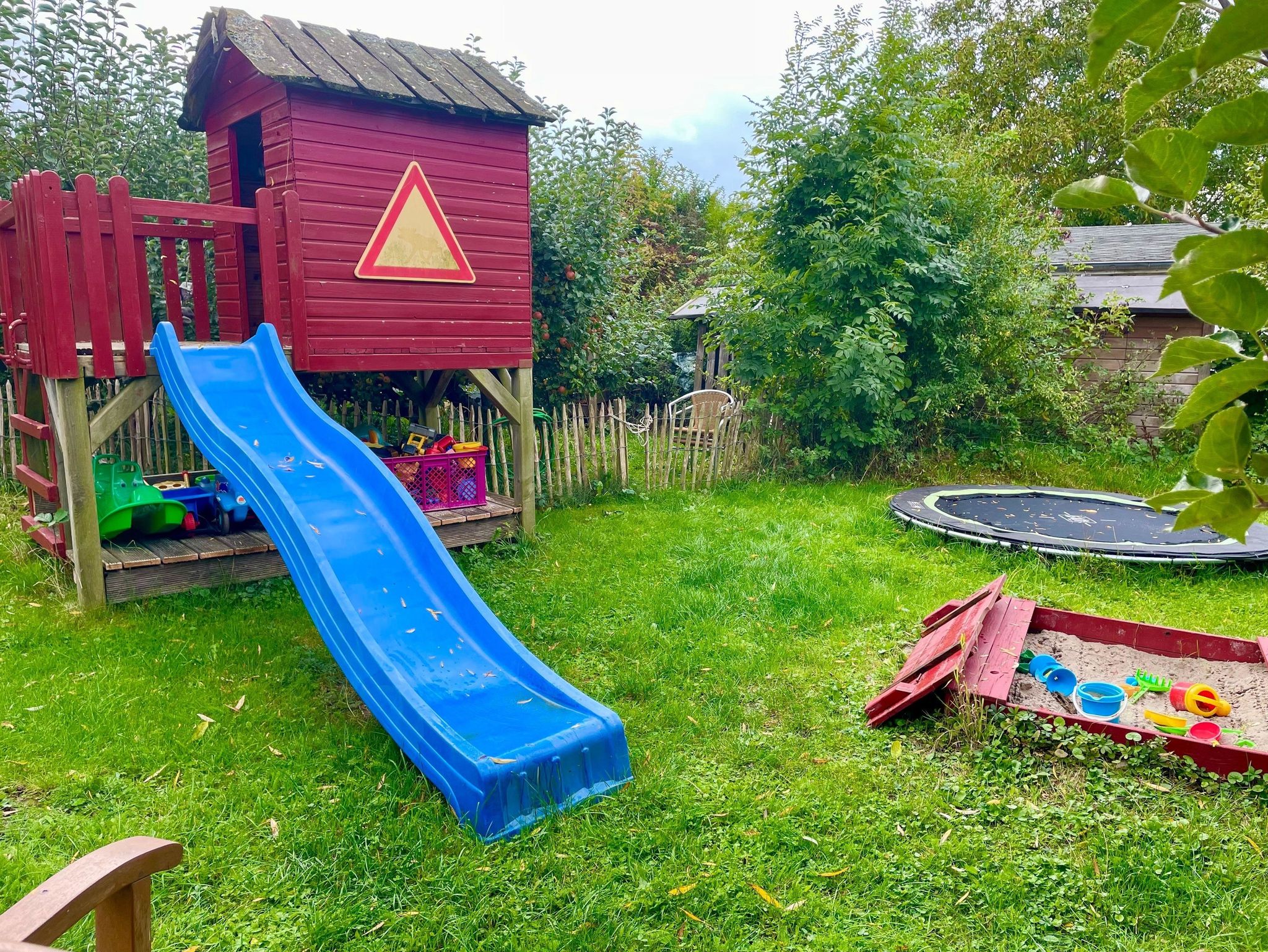 Ein Steinwurf zum Ostseestrand: Ferienwohnung Martha mit Terrasse