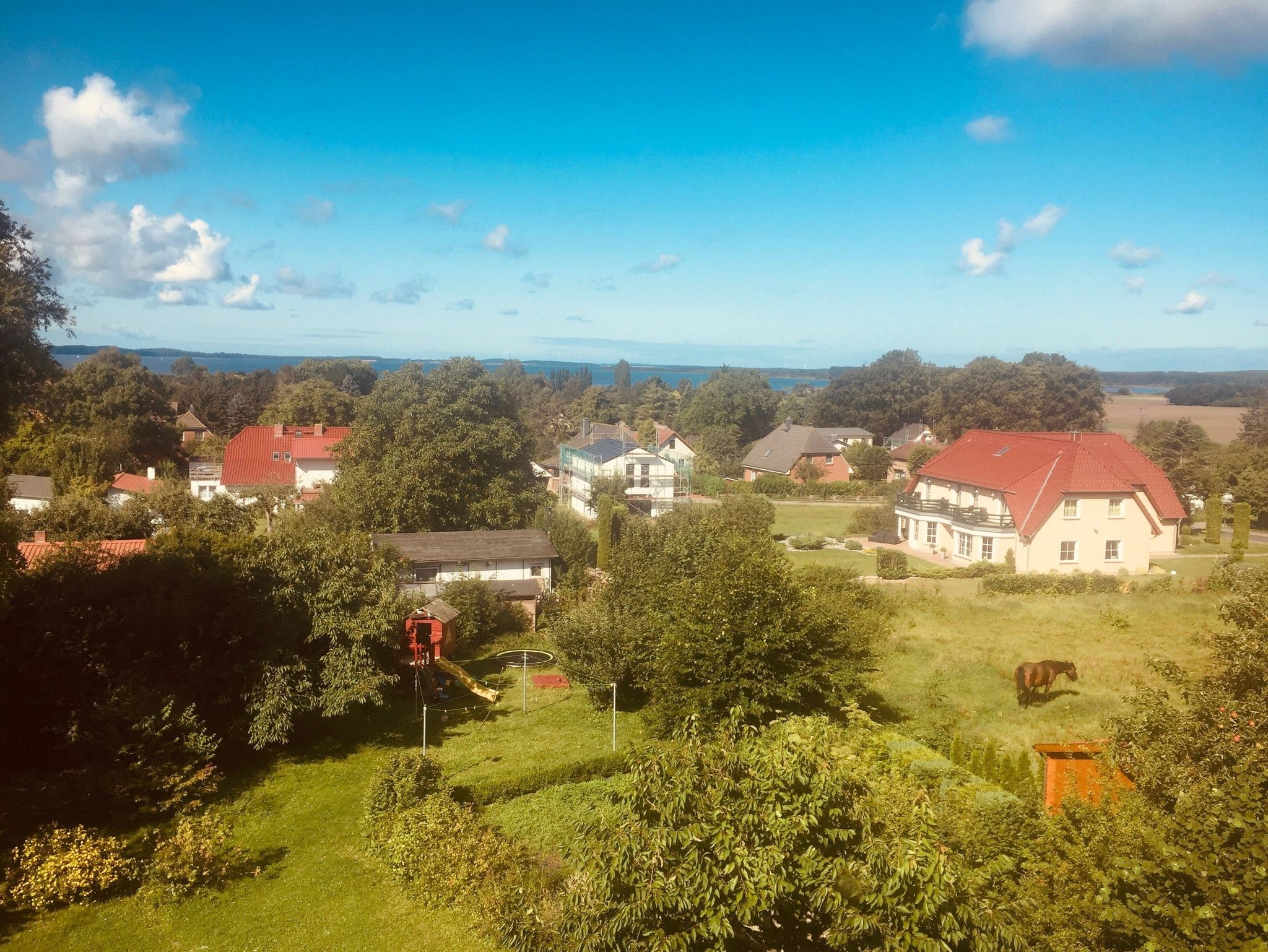 Ein Steinwurf zum Ostseestrand: Ferienwohnung Martha mit Terrasse