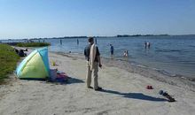 Naturstrand neben dem Hafen 100m vom Haus