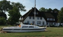 Segelboot auf der Wiese