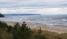 Blich von der Uferpromenade auf die See bis hin zu den Kreidefelsen