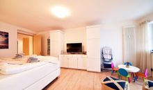 Spielecke und Smart TV im 2. Schlafzimmer