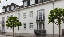 Außenansicht mit Balkon (Straßenseite)