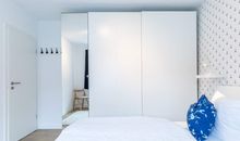 Schlafzimmer mit Kleiderschrank