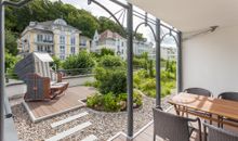 großzügige Terrasse mit Blick auf die Wilhelmstraße