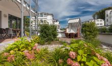 großzügige Terrasse mit Blick auf die Wilhelmstraße