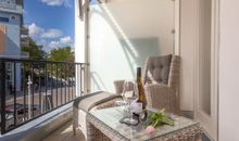 Balkon mit seitlichen Meerblick