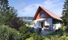 Aussenaufnahme vom Landhaus Gernitz mit Blick auf den Hafen von Seedorf