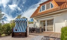 Terrasse mit Strandkorb und Seeblick