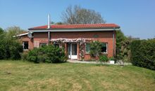 Terrasse mit Sonnenschirm