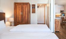 Doppelbett/Kleiderschrank Schlafzimmer