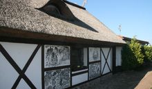 Aussicht auf den Kleinbauernhof und das traditionelle Hühner- und Entenhaus