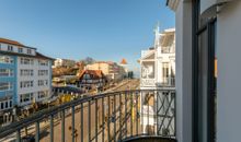 französischer Balkon mit seitlichen Meerblick