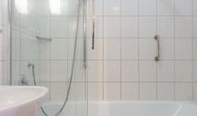 Badezimmer mit Wanne