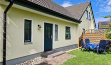 Eingang Ferienwohnung mit Sitzecke im Außenbereich