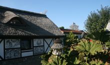 Aussicht auf den Kleinbauernhof und das traditionelle Hühner- und Entenhaus