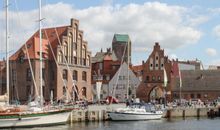 Blick auf Alten Hafen in Hansestadt Wismar