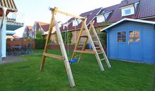 hauseigener Spielplatz auf dem Grundstück