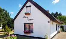 Mai - verlassenes Fischerhaus am Strand von Binz