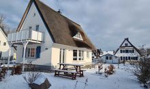 Winteridylle am E8 Reetdach Ferienhaus Strandvogel Ostseebad Rerik