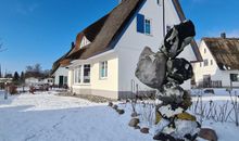 Winteridylle am E8 Reetdach Ferienhaus Strandvogel Ostseebad Rerik