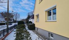 Wohnhaus des Vermieters mit Blick auf den Turm der Ostseetherme