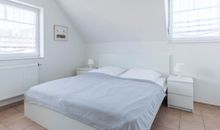 Schlafzimmer mit Doppelbett