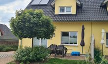 Sonnige Gartenterrasse direkt am Haus