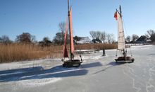 Eissegler auf dem zugefrorenen Bodden