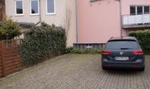 Parkplatz auf dem Innenhof inklusive