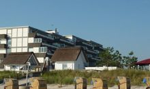 Blick auf die Wohnanlage vom Strand