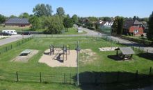 Kinderspielplatz vor dem Grundstück