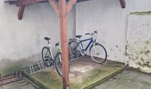 überdachte Fahrradabstellmöglichkeiten im Innenhof