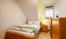 Schlafzimmer mit Doppelbett