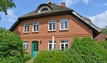 Ferienwohnungen im Landhaus am Deich mit großem Garten