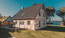 Watermark Usedom - Ferienhaus Welle direkt am Wasser mit privater Badestelle