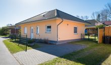 2.Schlafzimmer im 1.OG mit Blick zum TV