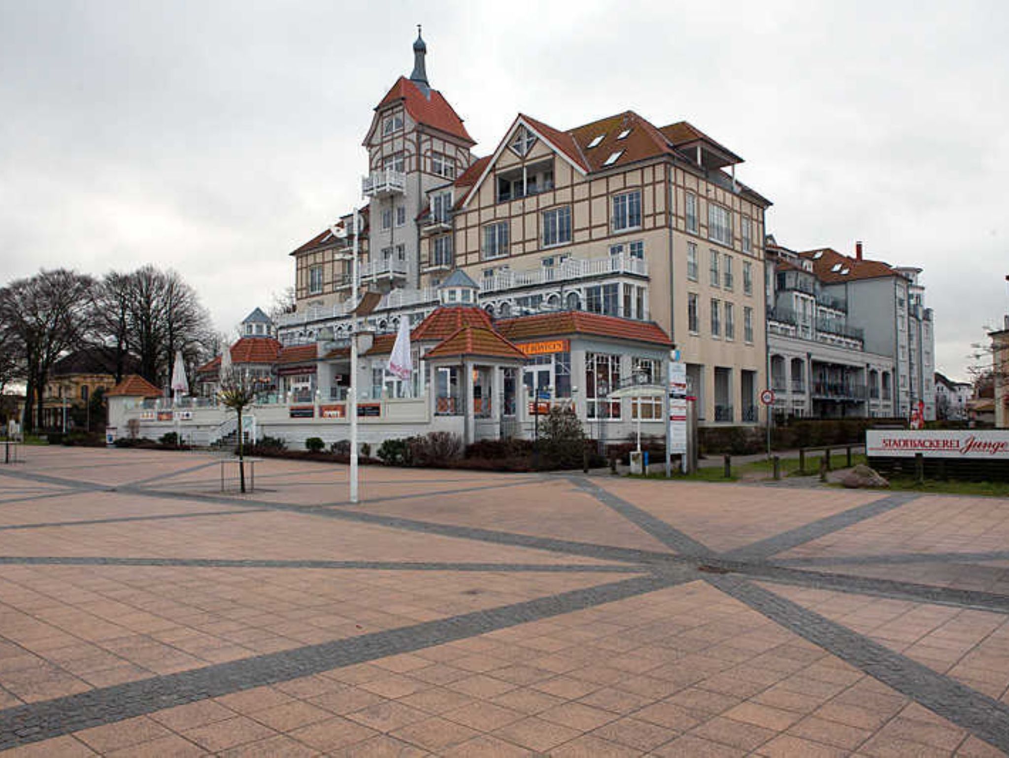 Von der  Villa Meernixe nur 50 Meter bis zum weißen Ostseestrand