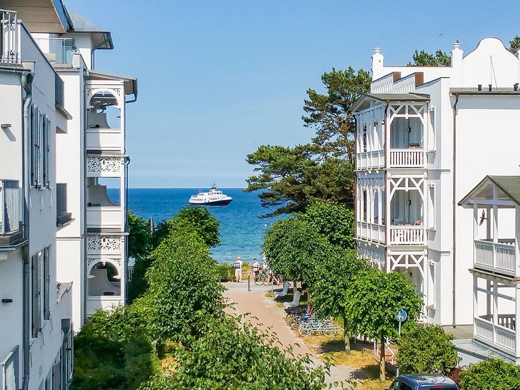 Blick von der Veranda der Villa Meernixe auf die blaue Ostsee