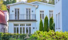 Die Villa Waldburg von außen - Ihre Wohnung befindet sich links daneben im Hinterhaus