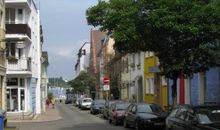 ... von Villen - nur 250 m von Hauptstrand und Seebrücke entfernt.