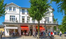 Ferienhaus Avalon mit Terrasse und kleiner Grünfläche