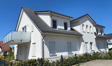 bestuhlter Balkon mit Blick zum Bodden