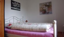 Schlafzimmer mit Doppelbett